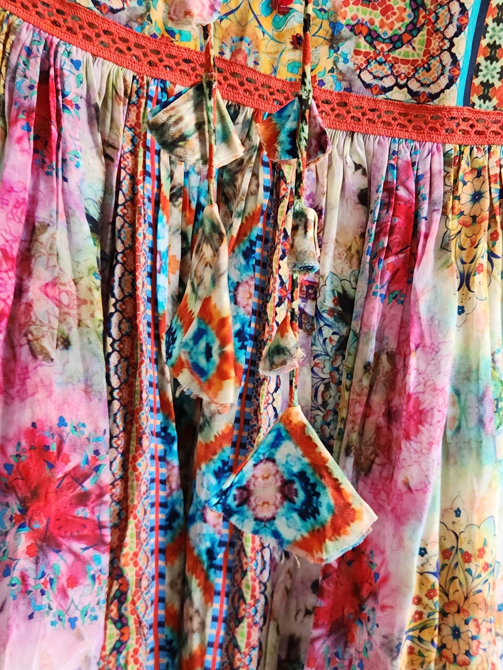 This colorful Bhanuni by Jyoti babydoll tunic dress features an intricate, vibra - Picture 5 of 8